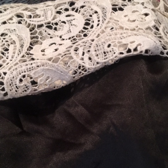 Crochet skirt, with black lining - Picture 3 of 3